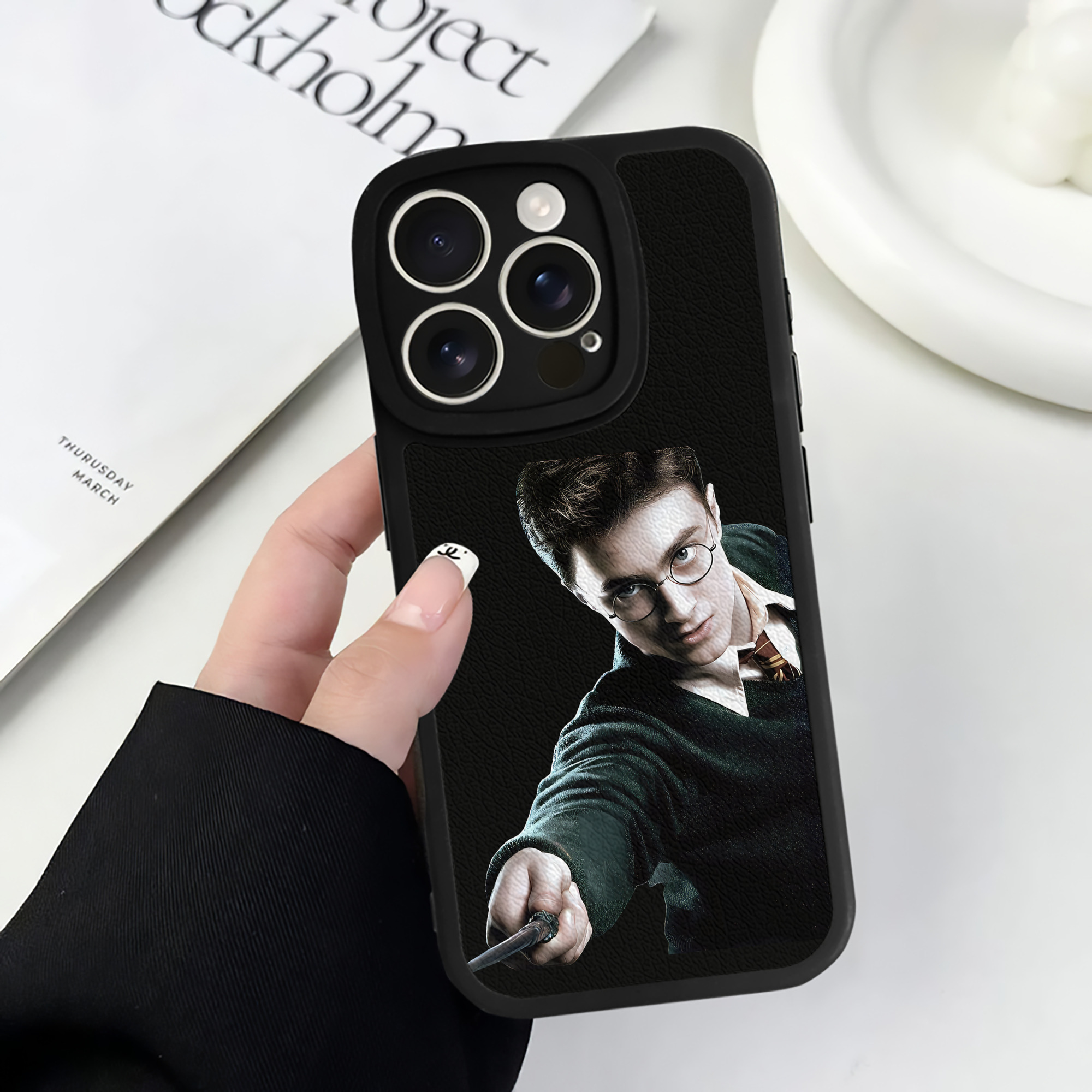 （画像用） Harry Potter ハリー・ポッターシリーズ 【iPhone 16シリーズ対応】シリコンスマホケース（レザー調） 材質：シリコン